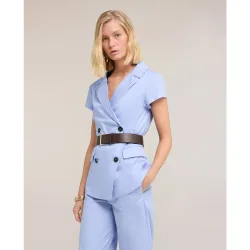 Blazer de mujer cruzado de manga corta modelo con cierre cruzado de botones y cinturón en la cintura incluido
