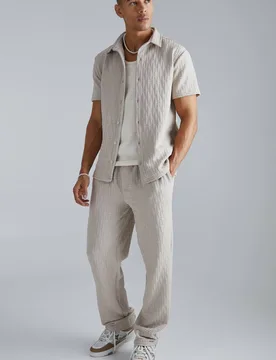 Herren Kurzarm-Texturiertes Stretch Regular Fit Hemd und Hosen Set Stone Größe XS - boohooMAN - FashionsVida