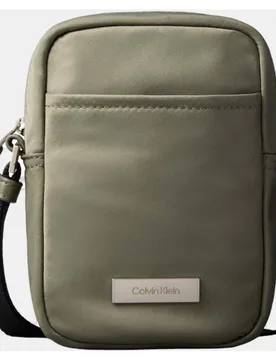 Bandolera logo en placa - Calvin Klein - FashionsVida
