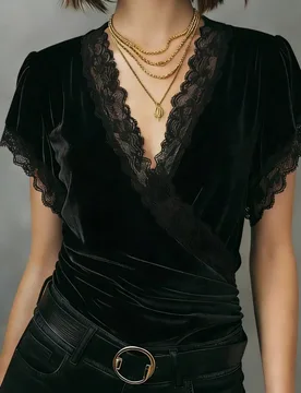 Blusa de verano con cuello en V, manga corta, con volantes y encaje de terciopelo en negro S - Shein - FashionsVida