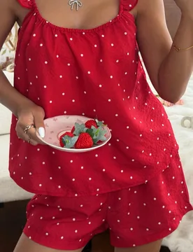 Conjunto de pijama de camiseta de tirantes y pantalones cortos con estampado de lunares rojos para mujer, ropa de dormir de verano - Shein - FashionsVida