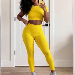 Conjunto deportivo de mujer seamless de top corto y mallas de unicolor, alta elasticidad