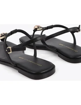 Sandalias de dedo de mujer planas con aplicaciones metalizadas - Lola Casademunt - FashionsVida