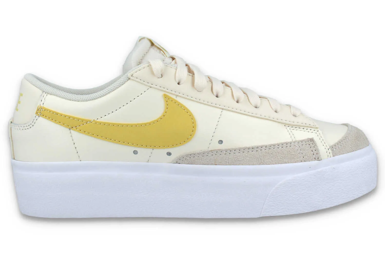 W Blazer Low Platform - Sneaker - beige - Damen - Size: 38 - Nike - FashionsVida