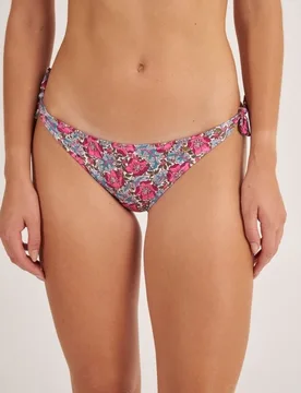 Braga de bikini clásica con flores - Bohodot - FashionsVida