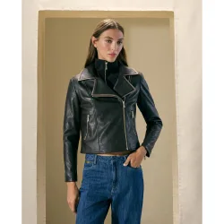 Cazadora biker de mujer con contraste