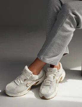 Sneakers bianche e beige V5 RNR 39 - Nike - FashionsVida
