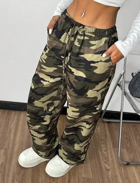 Pantalón de mujer con estampado de camuflaje verde del ejército XS - Shein - FashionsVida