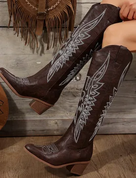 Botas bordadas de otoño/invierno 2024 Nuevo estilo europeo y americano Botas vaqueras retro hasta la rodilla con tacones gruesos y aumento de altura - Shein - FashionsVida