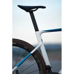 Pulse 15 CW Shimano 105 Di2 elettronico 12s Zipp 303 S MOSER