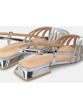 Zapatos de salón de mujer con detalle de pedrería en la puntera y cierre de hebilla - Alma en Pena - FashionsVida