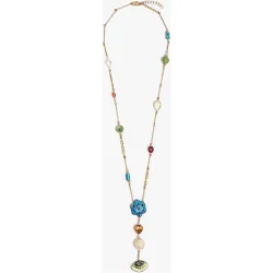 Collar largo con piedras y abalorios decorativos