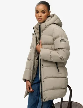 Superdry Damen Sportliche, Mittellange Steppjacke mit Kapuze Beige - Größe: 44 - 169.99 - FashionsVida