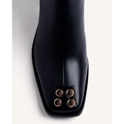 Botines básicos de mujer de piel con detalle de tachas
