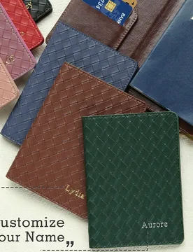 Pieza Funda de pasaporte de cuero tejido con patrón de rombos y nombre personalizado, organizador de documentos de viaje, estuche protector, regalo d - Shein - FashionsVida