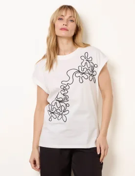 T-Shirt With Floral Embroidery - M/L / IVORY/BLACK - female - Blue Vanilla - FashionsVida