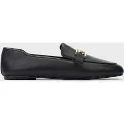 Mocasines de mujer de piel con detalle metálico