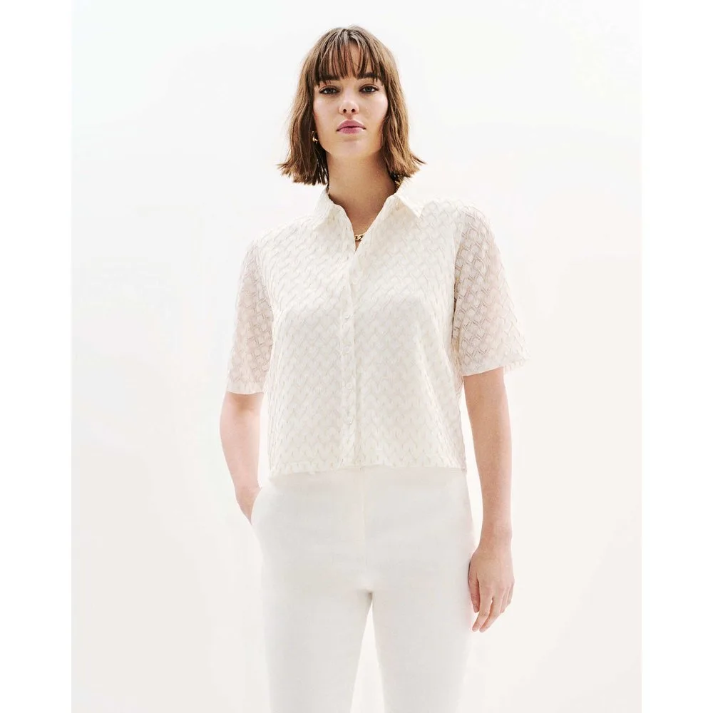 Camisa de mujer con manga corta y efecto calado - Caroll - FashionsVida