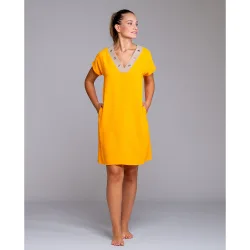 Vestido de playa de manga caida con detalle de aros en el cuello