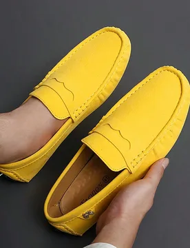 Zapatos mocasín con decoración metálica para hombres, zapatos cómodos y antideslizantes de fácil puesta, zapatos de hombre para primavera y veran - Shein - FashionsVida