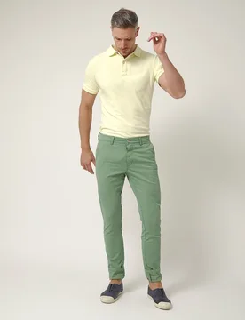 Pantalón chino de hombre, en tejido de sarga - Altonadock - FashionsVida