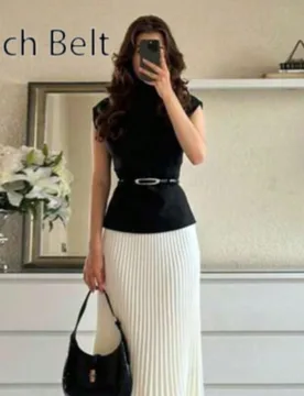 Conjunto elegante de camiseta de manga corta con cuello alto y falda plisada de unicolor para mujer, negro, verano, del trabajo al fin de semana S - Shein - FashionsVida