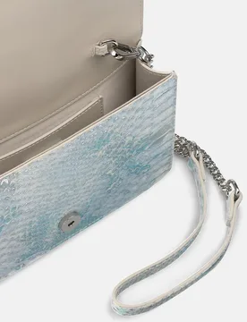 Bolso de mano de piel efecto fantasía con pedrería y correa bandolera ajustable - Alma en Pena - FashionsVida