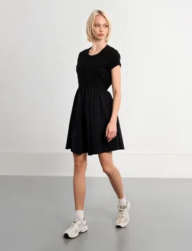 Vestido de manga corta detalle pliegues - Lili Sidonio - FashionsVida
