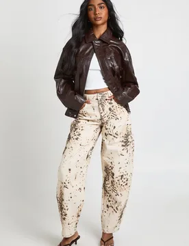 Womens Mid Waist Snow Leopard Printed Barrel Jean - Beige Cotton - Size 14 Uk - Boohoo - FashionsVida