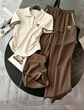Conjunto de camiseta con cuello y pantalones largos para mujer, estilo minimalista de moda con estampado digital de lunares y bordado de lazo, regalo - Shein - FashionsVida