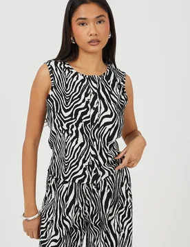 Women's Textured Zebra Print Button Through Vest in Black Size: XL - Black - Size: XL - Brave soul - FashionsVida