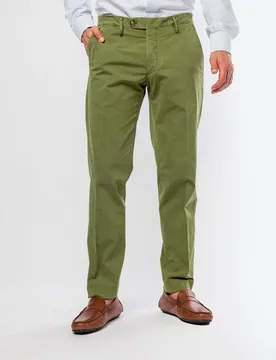 Pantalón chino de hombre soft slim en - Wickett Jones - FashionsVida
