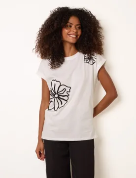 T-Shirt With Big Floral Embroidery - M/L / IVORY/BLACK - female - Blue Vanilla - FashionsVida
