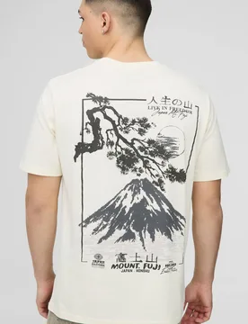 Herren Regular Fit Mountain Grafik T-Shirt Ecru Größe 5XL - boohooMAN - FashionsVida