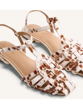 Bailarinas planas de mujer estilo cangrejeras de piel tipo pelo con estampado de vaca - Gioseppo - FashionsVida