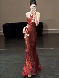 A light luxury and niche fishtail hosting dress with red sequined toasting tip around the neck