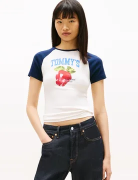 Camiseta de mujer con estampado gráfico frontal slim fit - Tommy Jeans - FashionsVida
