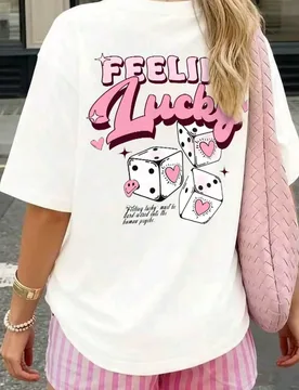 Camiseta holgada para mujer con estampado en la espalda de dados con corazón rosa y eslogan "Feeling Lucky", estilo retro Y2K, top casual blanco de v - Shein - FashionsVida