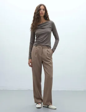 Pantalón recto de mujer antelina con pinzas - Andam - FashionsVida