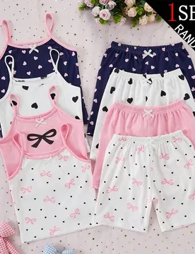 Conjunto de ropa de estar en casa para niñas pequeñas con top de tirantes y pantalones cortos, estampado de corazones dulces, lunares y lazos, azul - Shein - FashionsVida