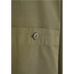 Camisa de hombre relaxed fit con bolsillos en el pecho