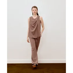 Top sin manga cuello buche con broche de mujer