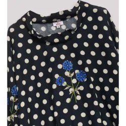 Blusa de mujer amplia con estampado de lunares y bordado