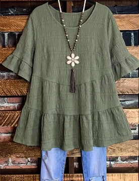 Blusa de mujer talla grande de verano con cuello redondo, ribete de volantes, manga corta, unicolor, textura, estilo bohemio, blusa bohemia para vacac - Shein - FashionsVida
