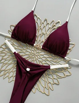 Conjunto de bikini de triángulo con escote en V, decoración metálica, unicolor, espalda descubierta para mujer, traje de baño sexy tipo tanga, pri - Shein - FashionsVida