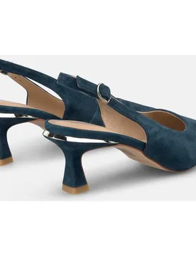 Zapatos de salón de mujer destalonados de piel con tira trasera de hebilla - Alma en Pena - FashionsVida