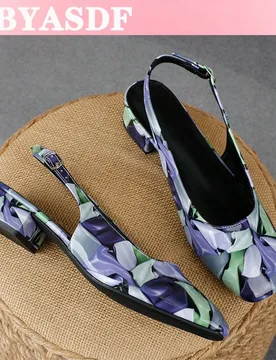 Zapatos de tacón grueso con punta cuadrada y estampado abstracto azul para mujer, con correa de hebilla, vamp bajo y tacón bajo de 3 cm, sandalias d - Shein - FashionsVida