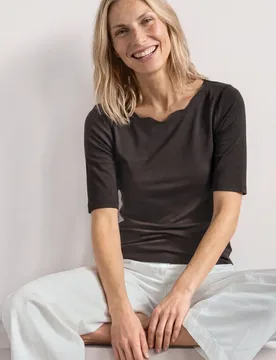 T-Shirt mit Wavy Neckline in Unifarbe female Braun - Street One - FashionsVida