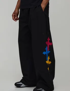 Herren Extreme Fallschirm-Schnitt Hose Mit Kreuz-Stickerei Black Größe 4XL - boohooMAN - FashionsVida