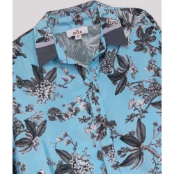 Blusa de mujer fluida estampada con cuello camisero y manga larga